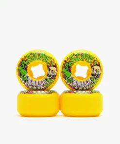 SKATEBOARDING Santa Cruz