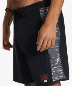 Quiksilver Mens Quiksilver X Stranger Things Original Arch 1986 18" Boardshorts Quiksilver Stranger Things Collab